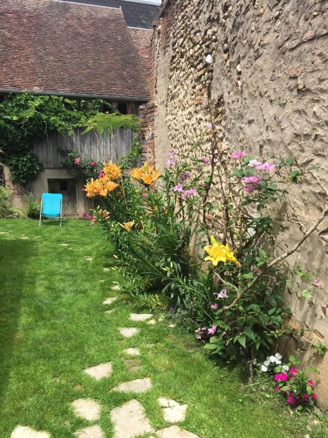 L Annonce N Est Pas D Actualite Ne Pas Prendre De Reservation Villa Saint-Fargeau  Esterno foto